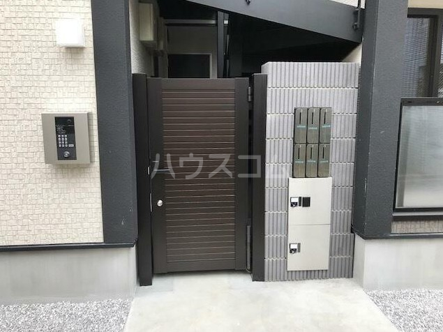 14/18 エントランス