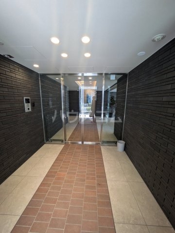 25/30 エントランス