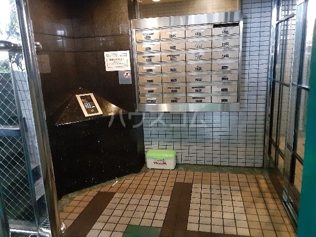 13/19 エントランス