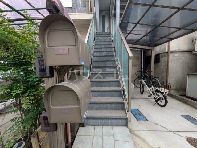 2/3 エントランス