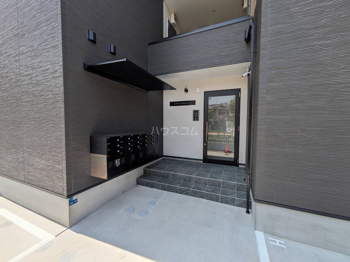 18/25 エントランス