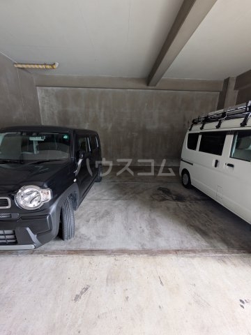 22/28 駐車場
