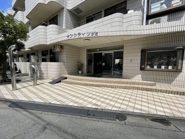 2/5 エントランス