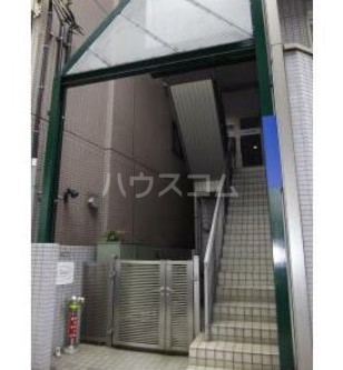 21/30 エントランス