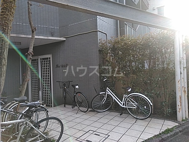 23/30 エントランス