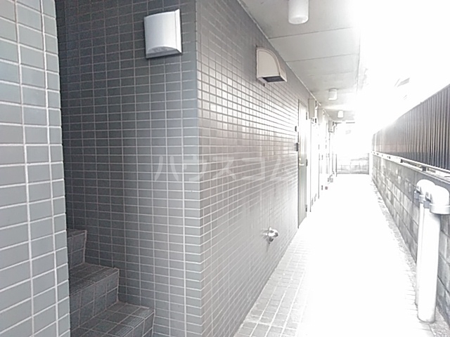 24/30 エントランス