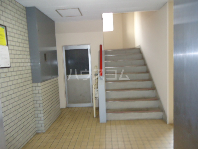 22/25 エントランス