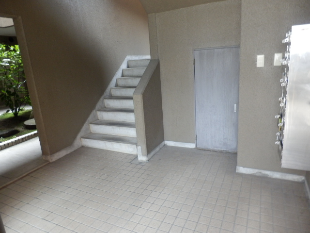 28/30 エントランス