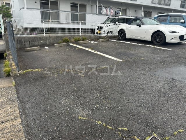 23/30 駐車場