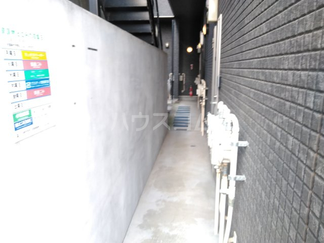 16/17 エントランス