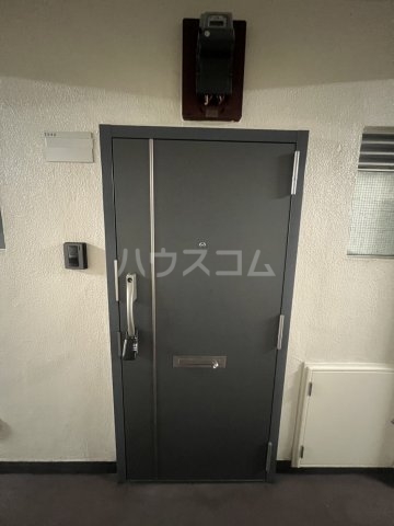 23/30 エントランス