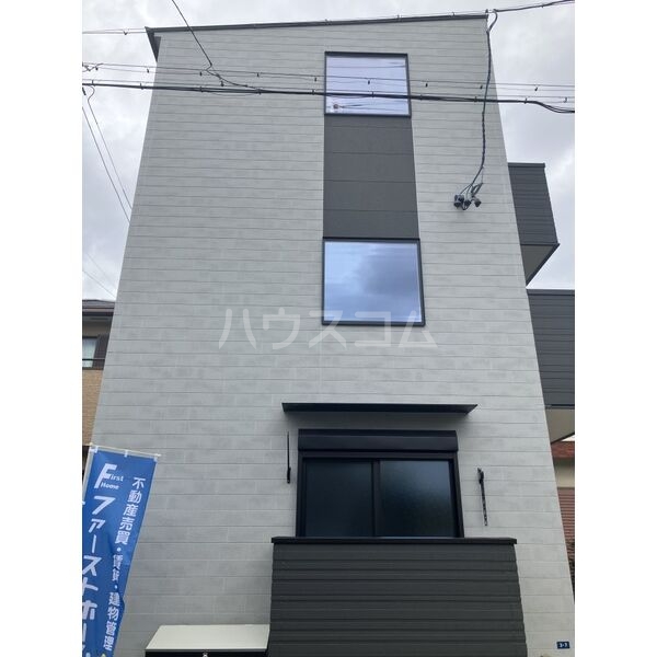 27/30 エントランス