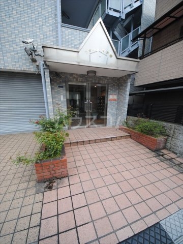 23/28 エントランス