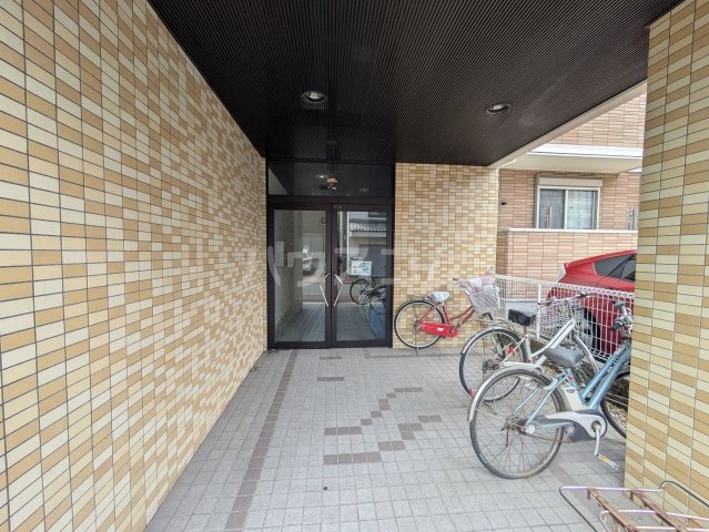 17/25 エントランス