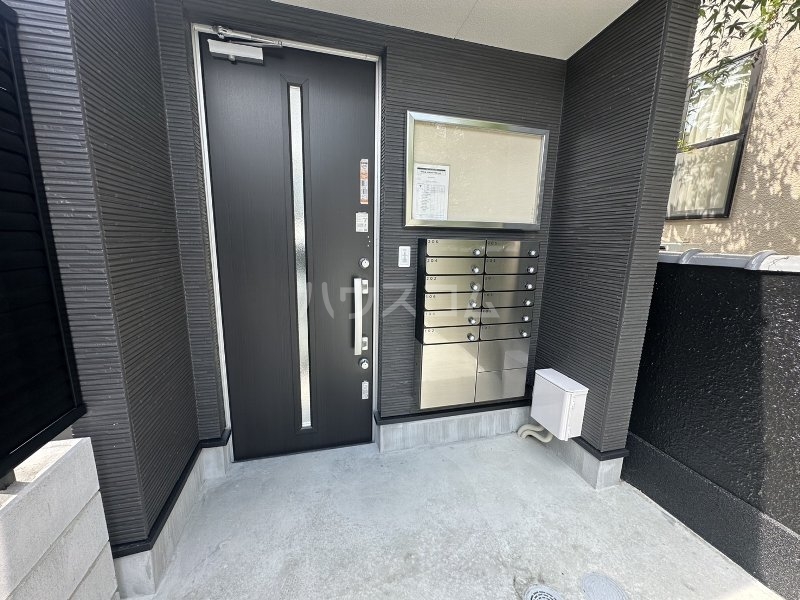 27/30 エントランス