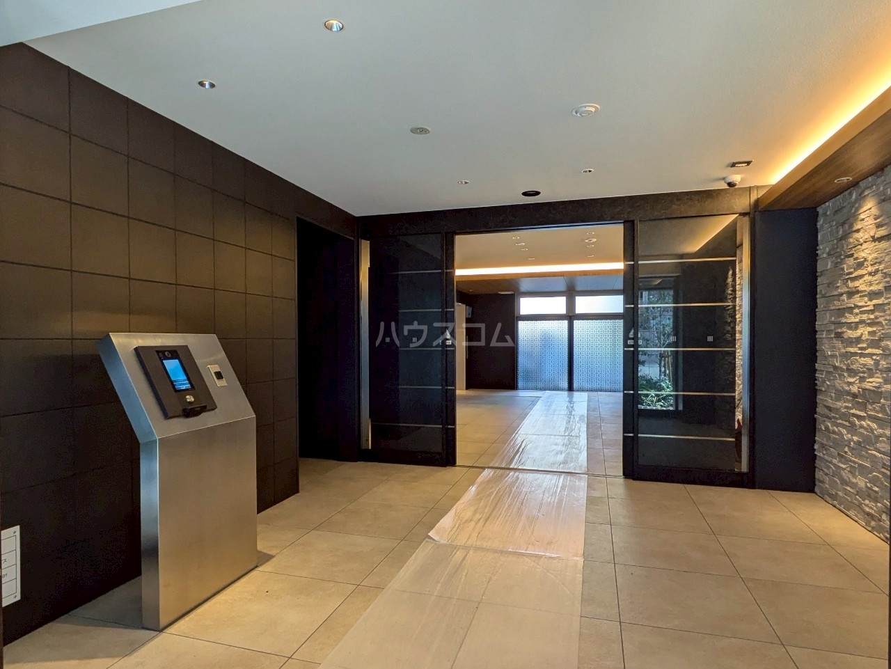 2/3 エントランス