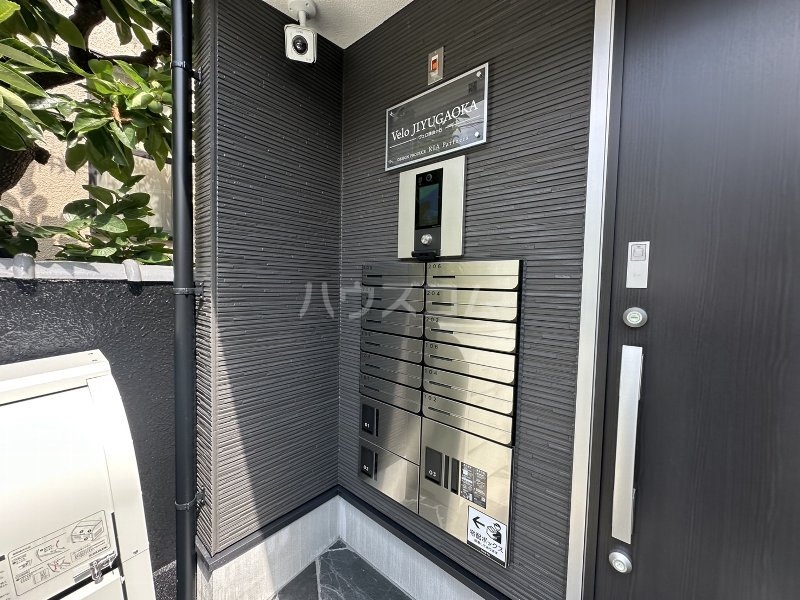 27/30 エントランス