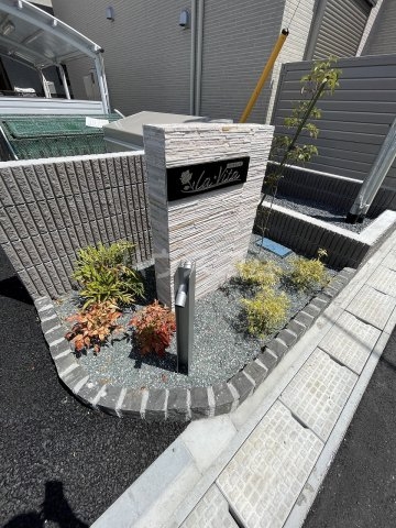 27/30 エントランス