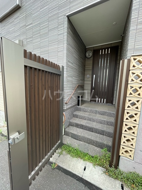 28/30 エントランス