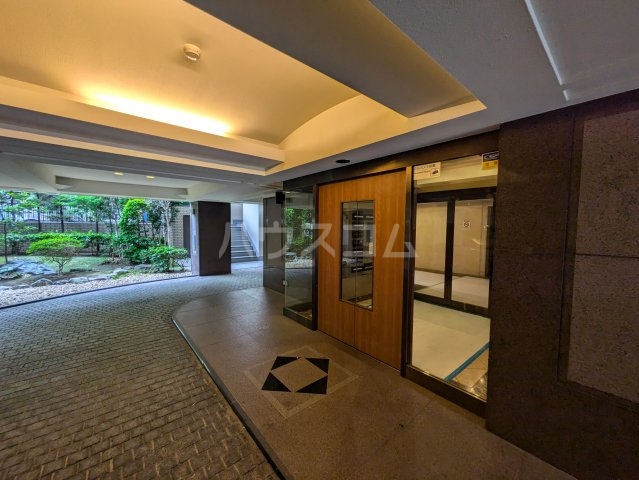 23/30 エントランス