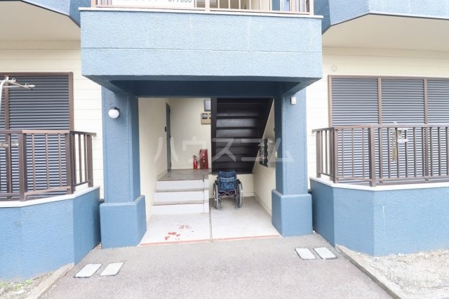 25/30 エントランス