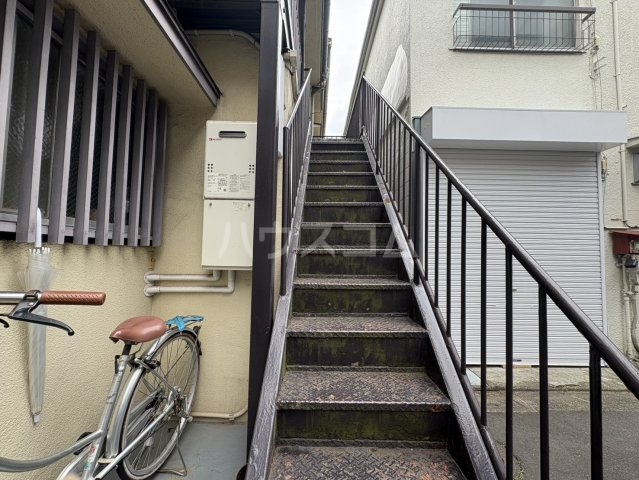 20/21 エントランス