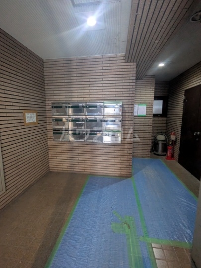 20/30 エントランス