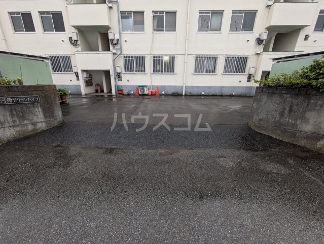 26/30 エントランス