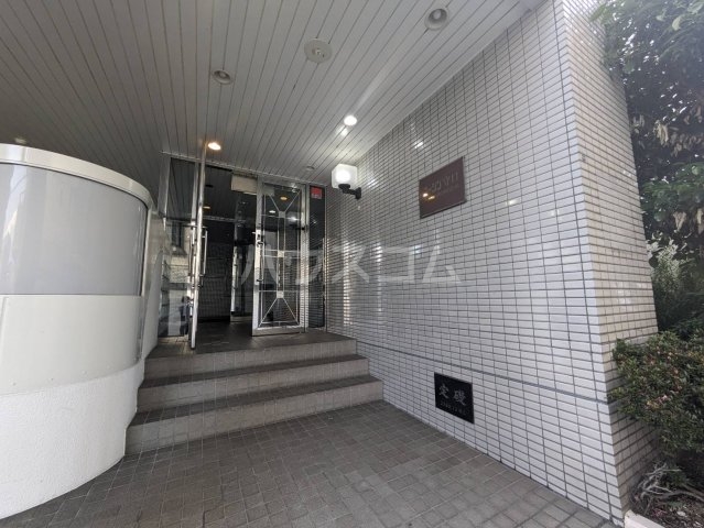 27/30 エントランス