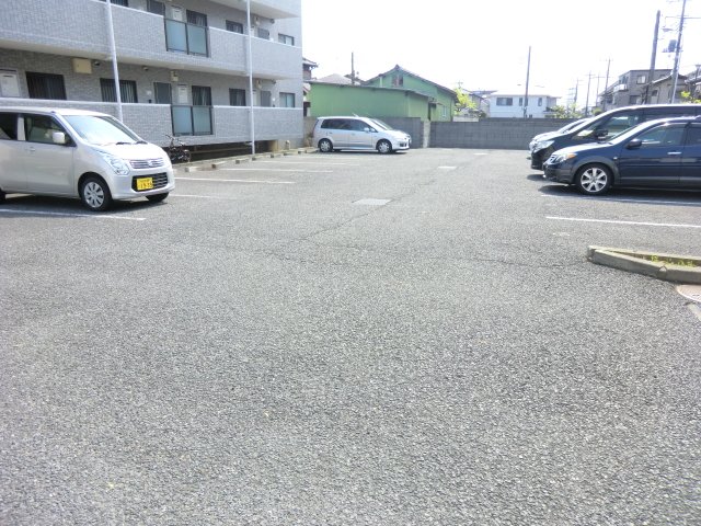 23/30 駐車場