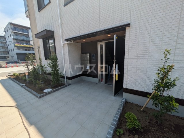 25/30 エントランス