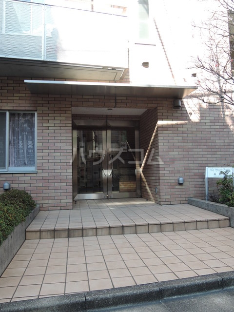 24/30 エントランス