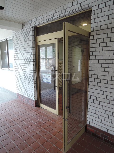 24/30 エントランス