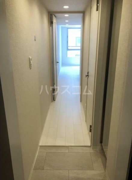 デュオメゾン笹塚ウエストの玄関