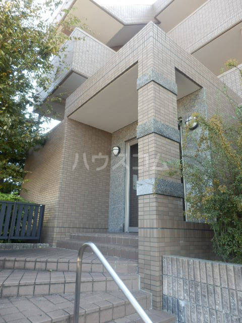 24/30 エントランス