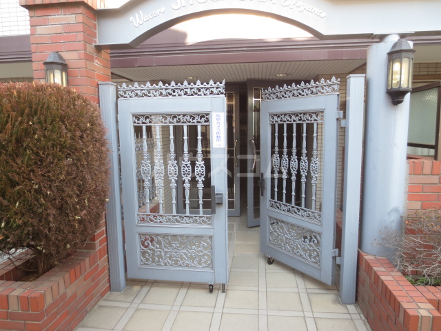 21/30 エントランス