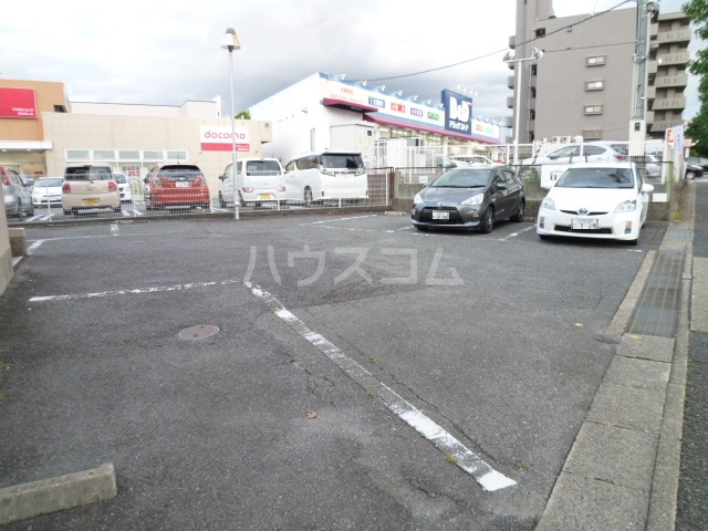 27/30 駐車場