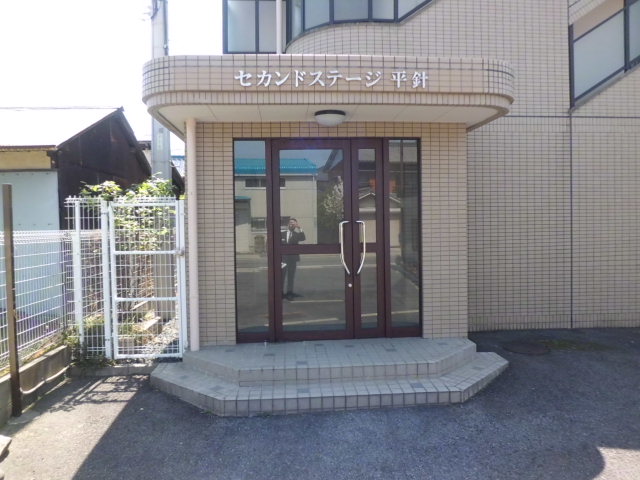 22/28 エントランス