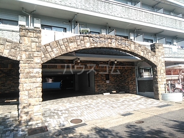 21/30 エントランス