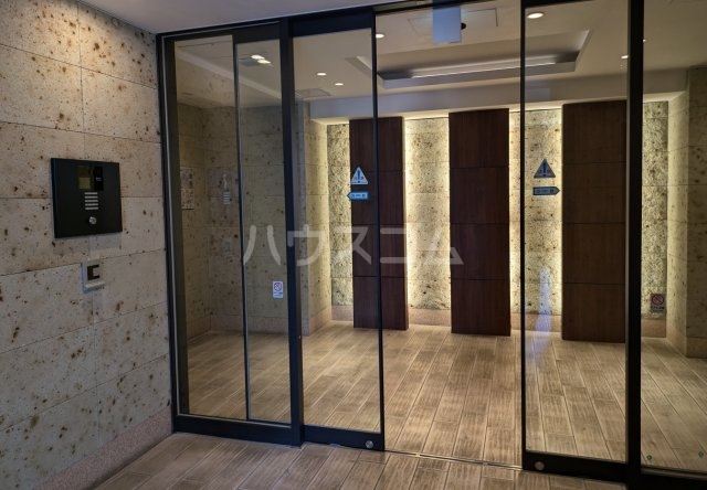 24/25 エントランス