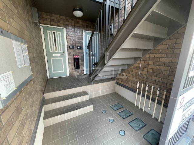 27/30 エントランス