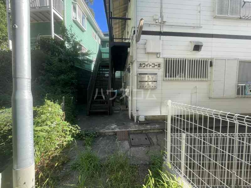 18/27 エントランス