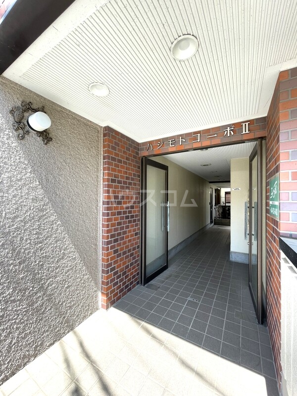 25/26 エントランス