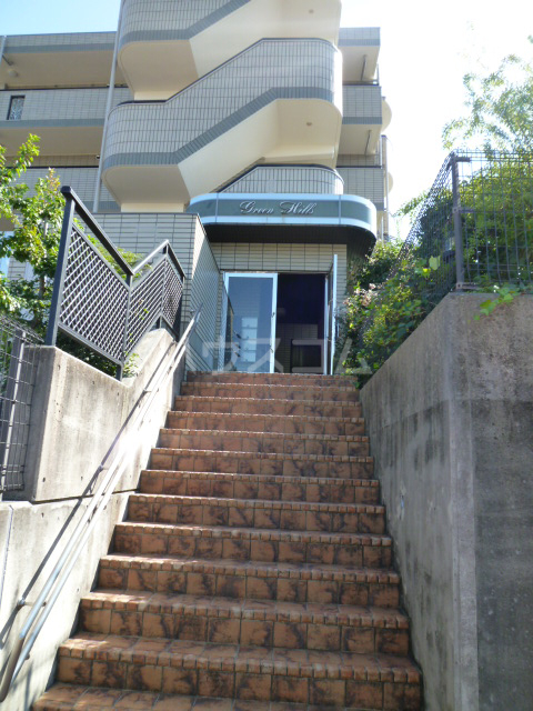 26/29 エントランス