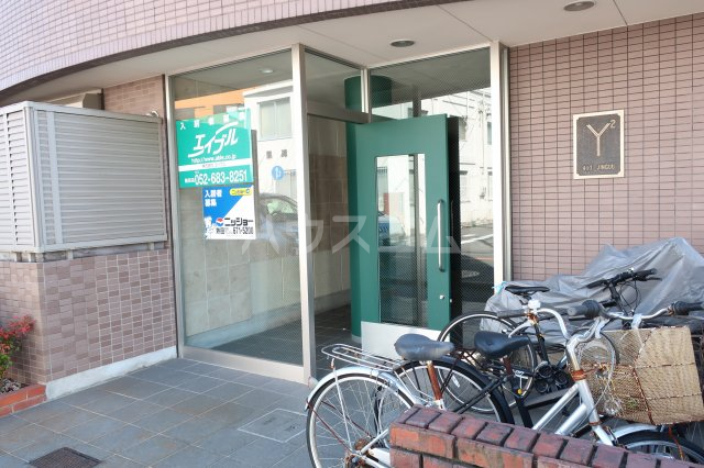 24/25 エントランス