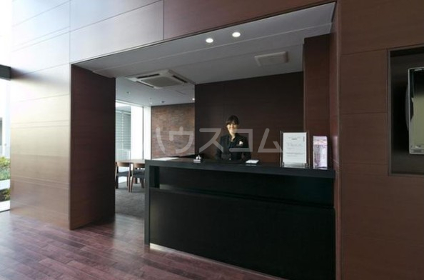 27/30 エントランス