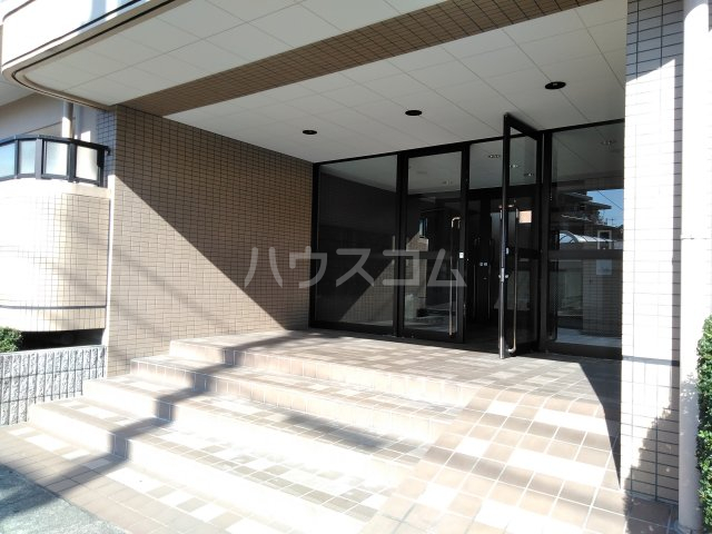 27/30 エントランス