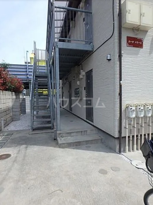 23/30 エントランス