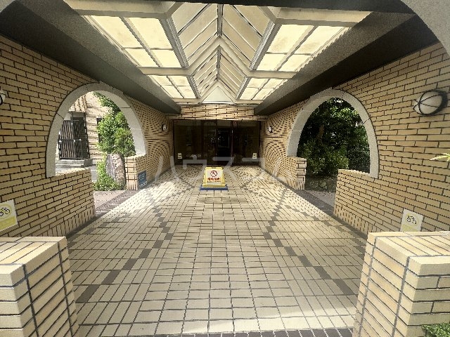 24/30 エントランス