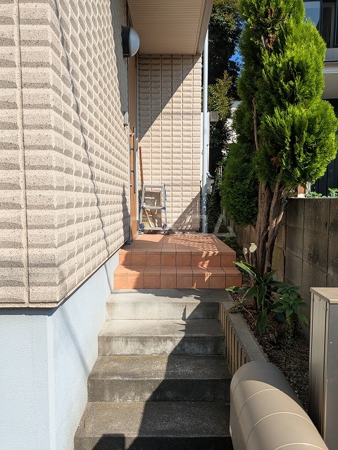 23/28 エントランス